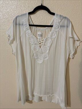 New York Laundry Ivory Crochet Lace-Up V-Neck Blouse Size 2X